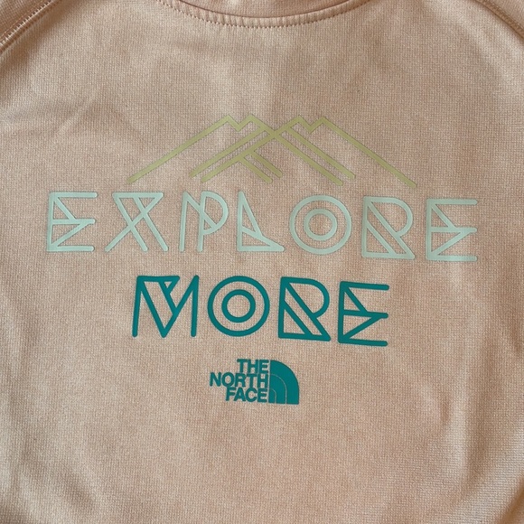 North Face light weight peach colour top logo on front & kangaroo pouch Sz M - Picture 4 of 9